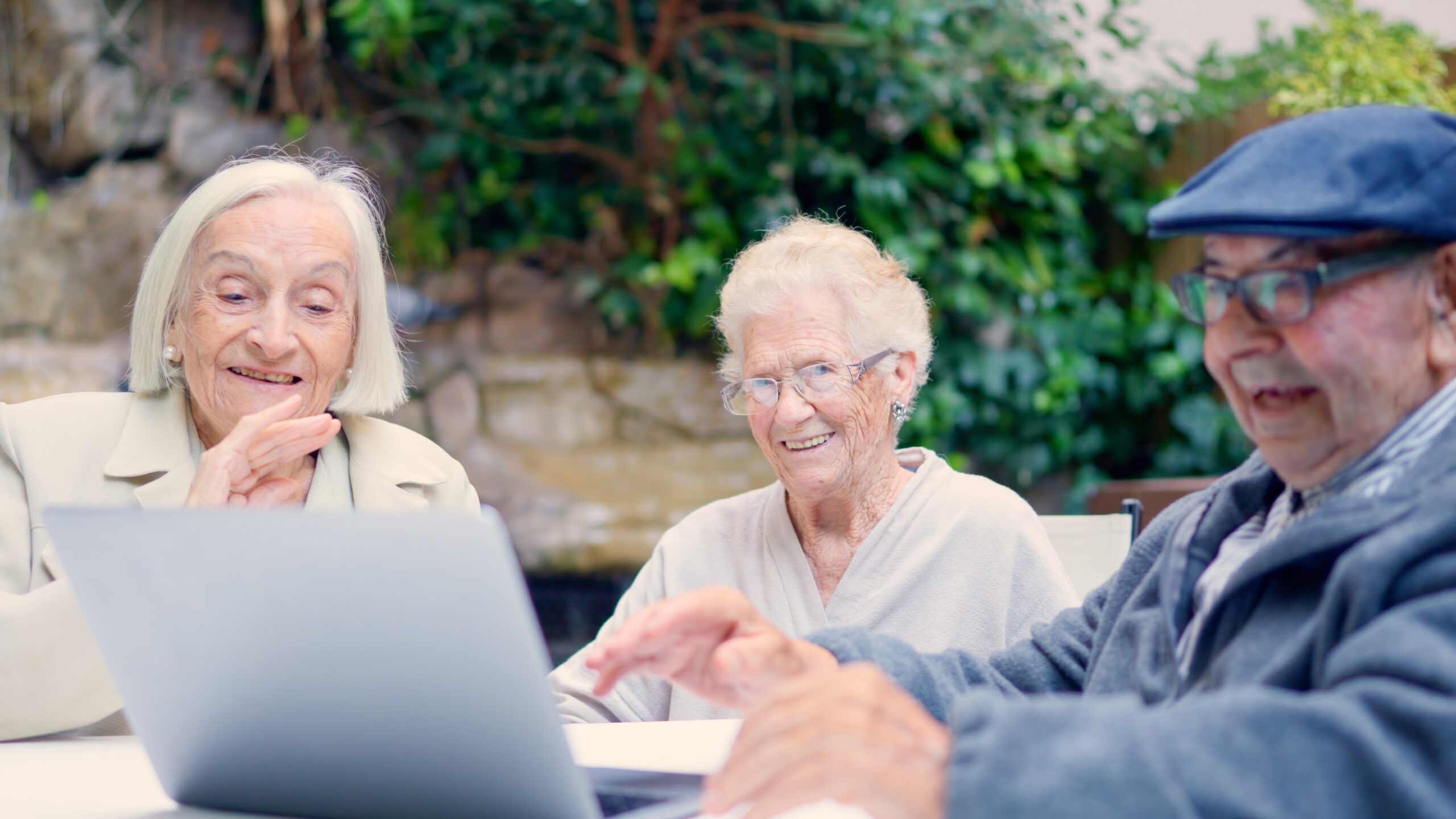 Stay Connected: Top 5 Websites for Seniors to Explore and Enjoy Online - Compassionate Caregivers Stay Connected: Top 5 Websites for Seniors to Explore and Enjoy Online - Compassionate Caregivers