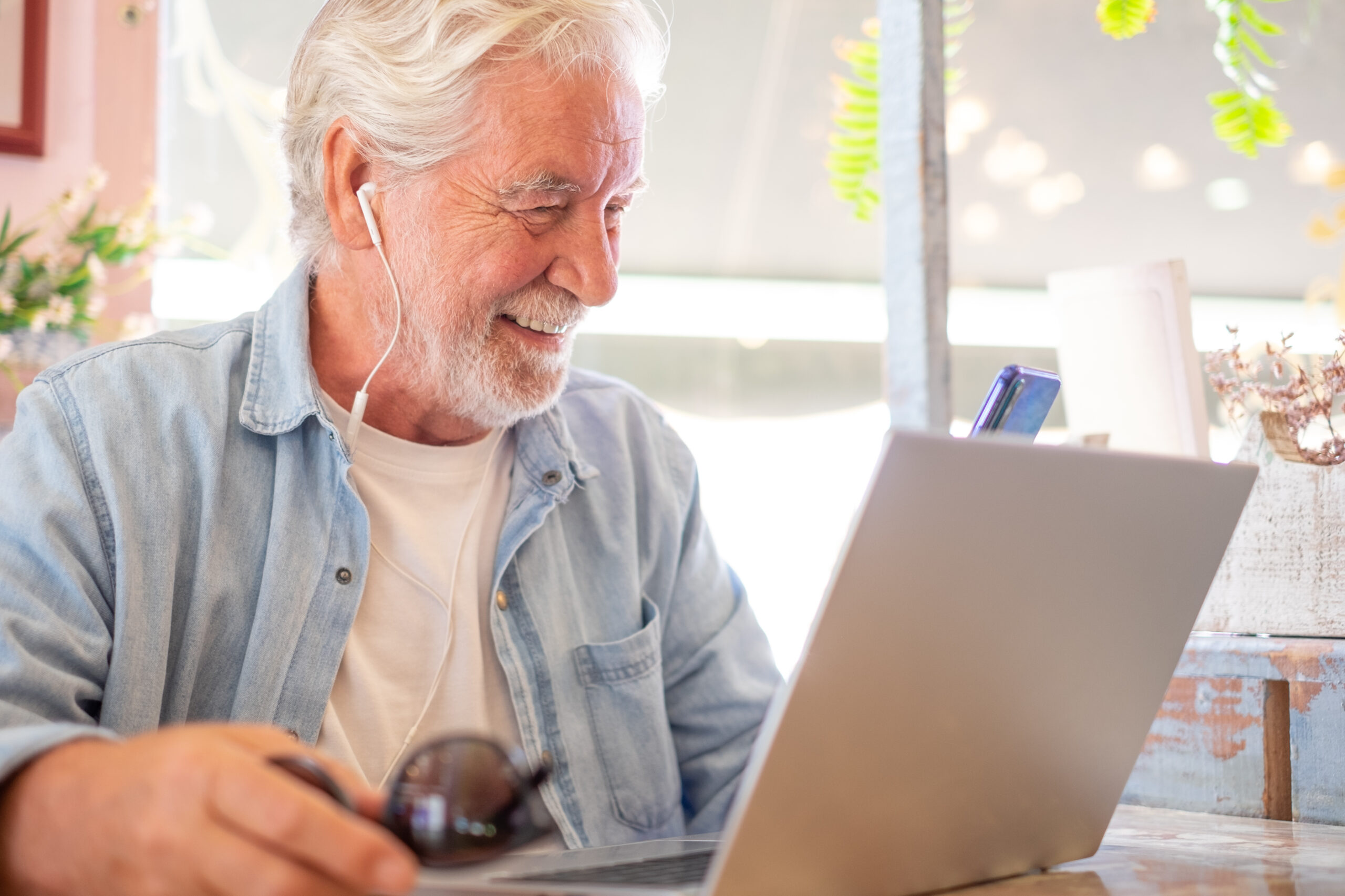 Beyond the Stereotype: How Seniors Are Thriving with Online Entertainment and Hobbies - Compassionate Caregivers